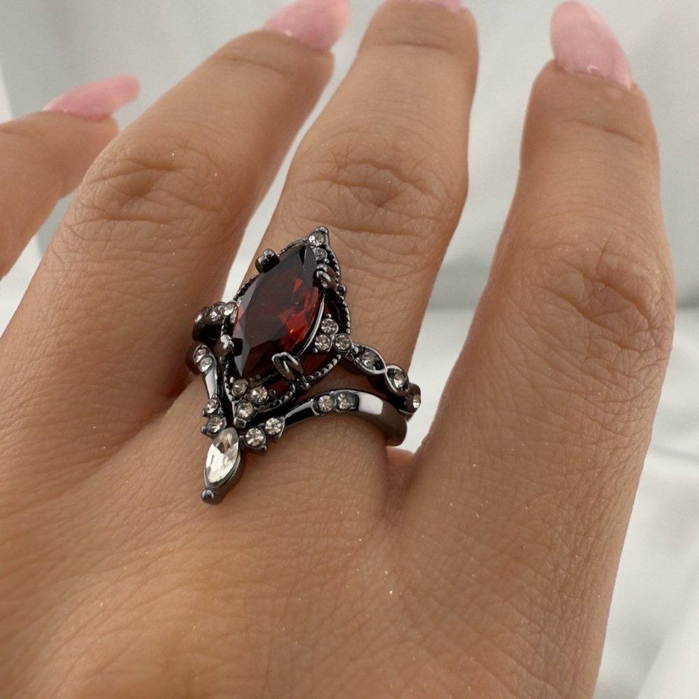 Vintage Red and Black Gemstone Ring